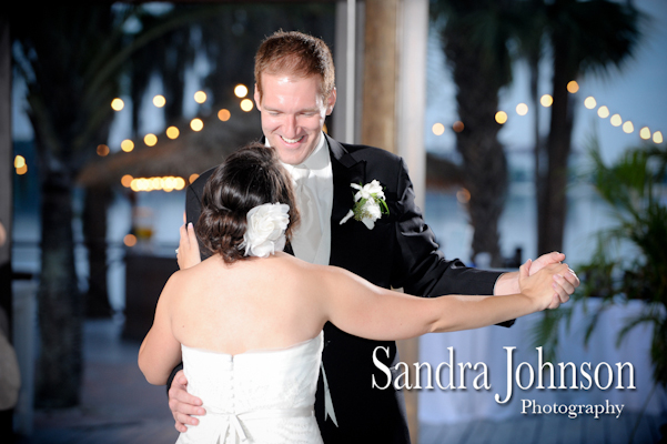 Best Lakeside wedding at Paradise Cove in Orlando, Florida - Wedding photographer - Sandra Johnson (SJFoto.com)